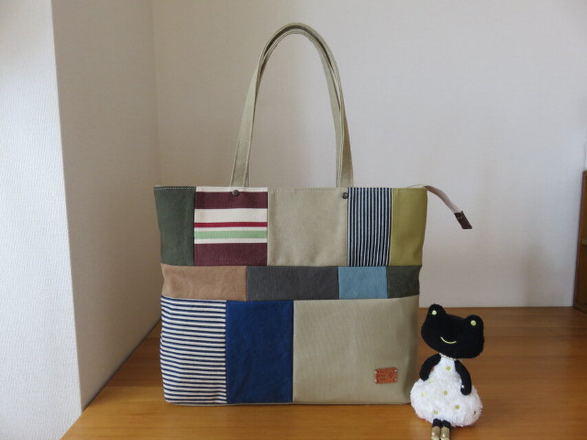 帆布パッチワークのファスナーショルダーバッグ