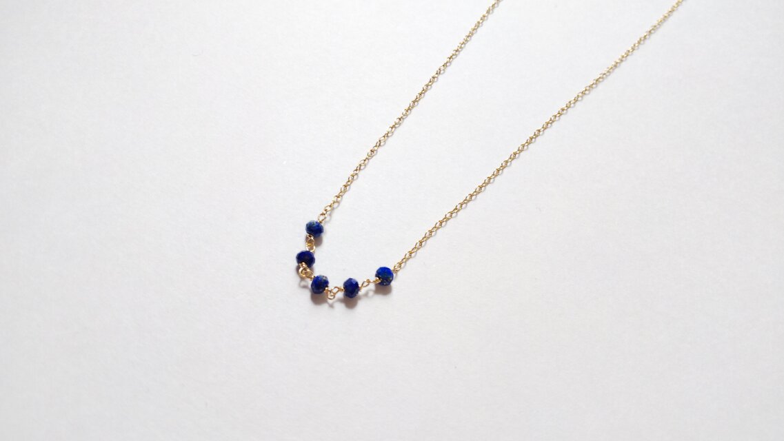 ラピスラズリの揺れネックレス
