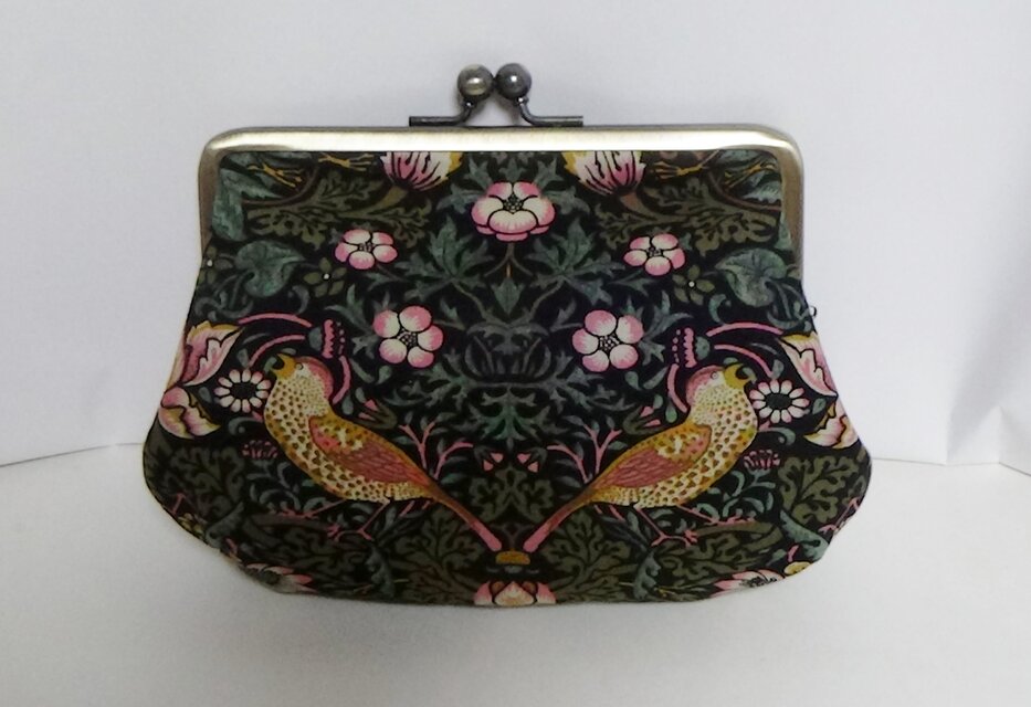 ウイリアムモリス　いちご泥棒　がま口ふっくらポーチ