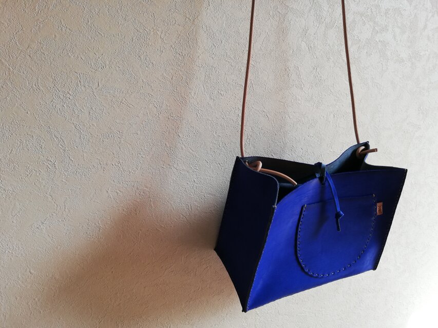 大人の虫かごショルダー　国産オイルヌメ　コバルトブルー