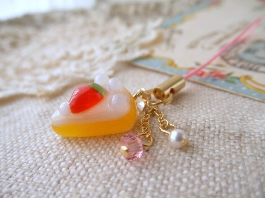 (受注制作)ガラスのストラップ＊いちごのショートケーキ♪