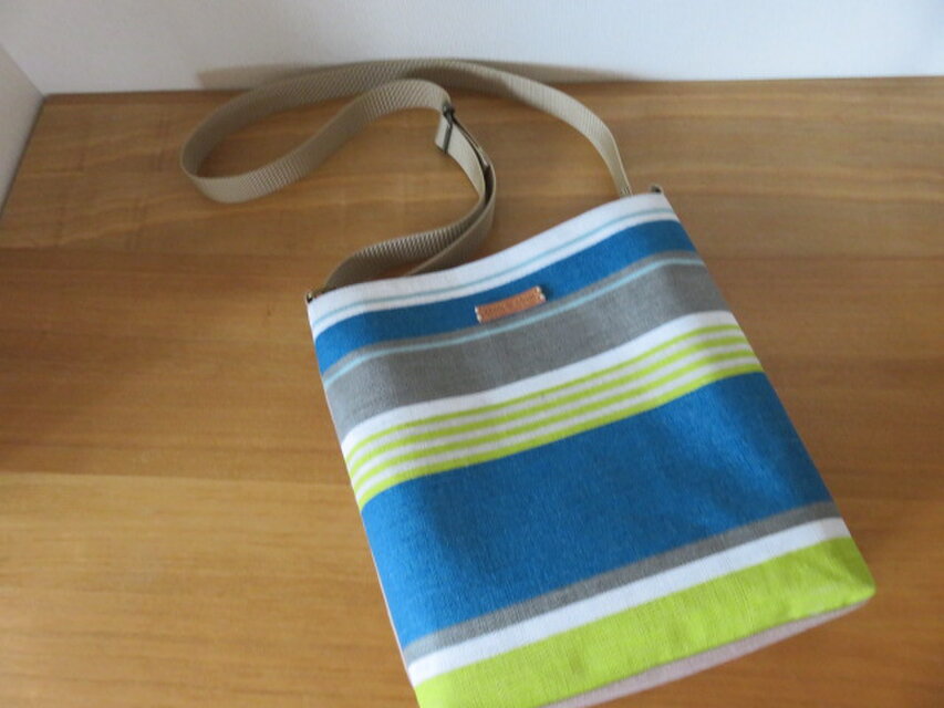 インポート　ストライプ生地のシンプルショルダーバッグ②