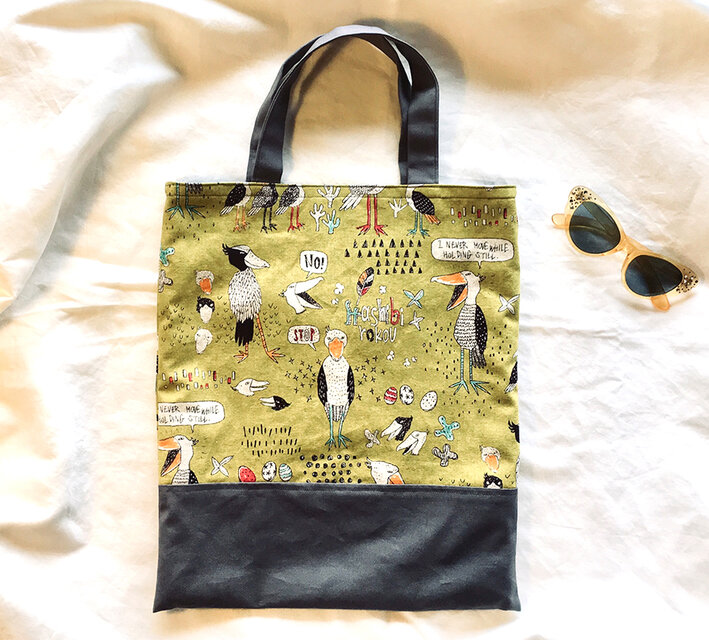 送料無料　ハシビロコウいっぱい柄バッグたて位置　