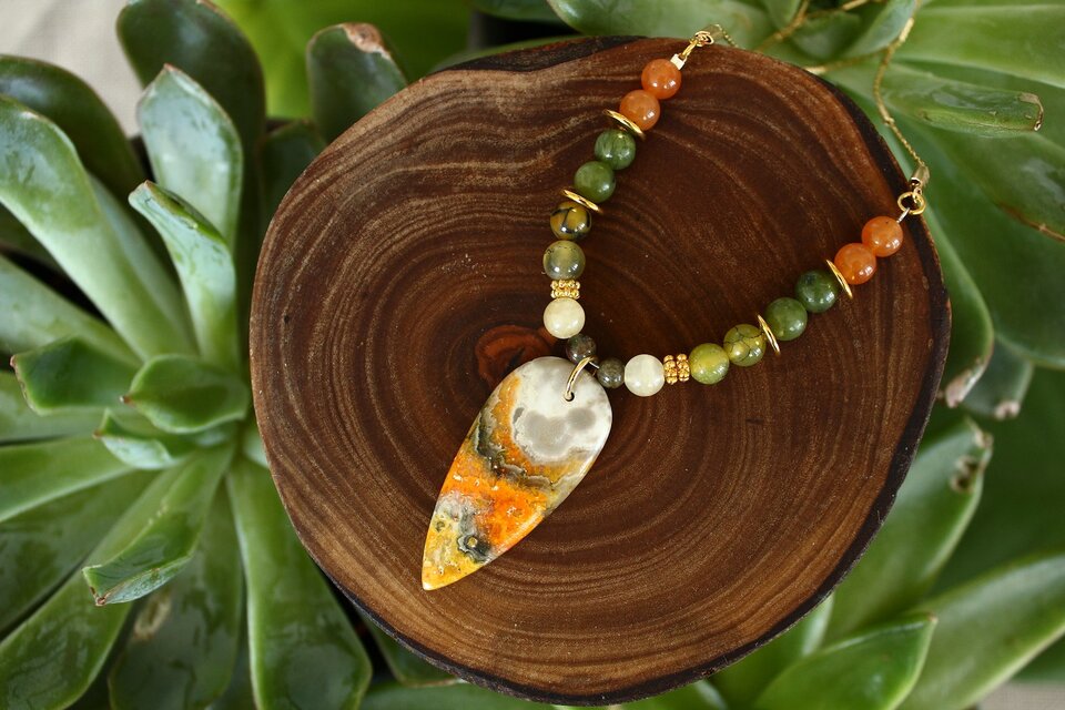 バンブルビージャスパー　ネックレス　豊な人生に導く、神秘的なパワーの石