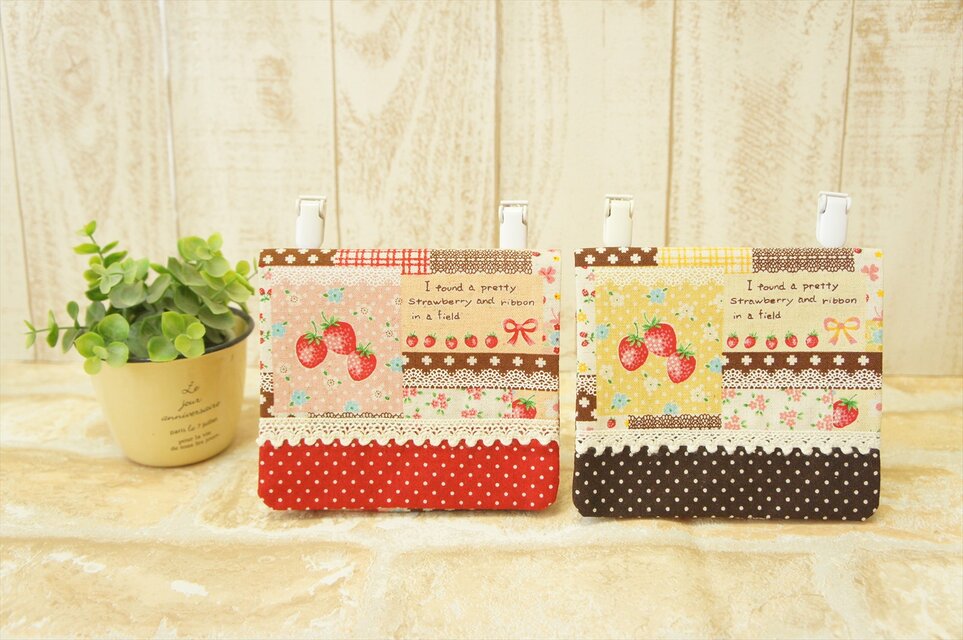 ☆*:.｡.マチつき　イチゴ柄★移動ポケット　２コセット.｡.:*☆
