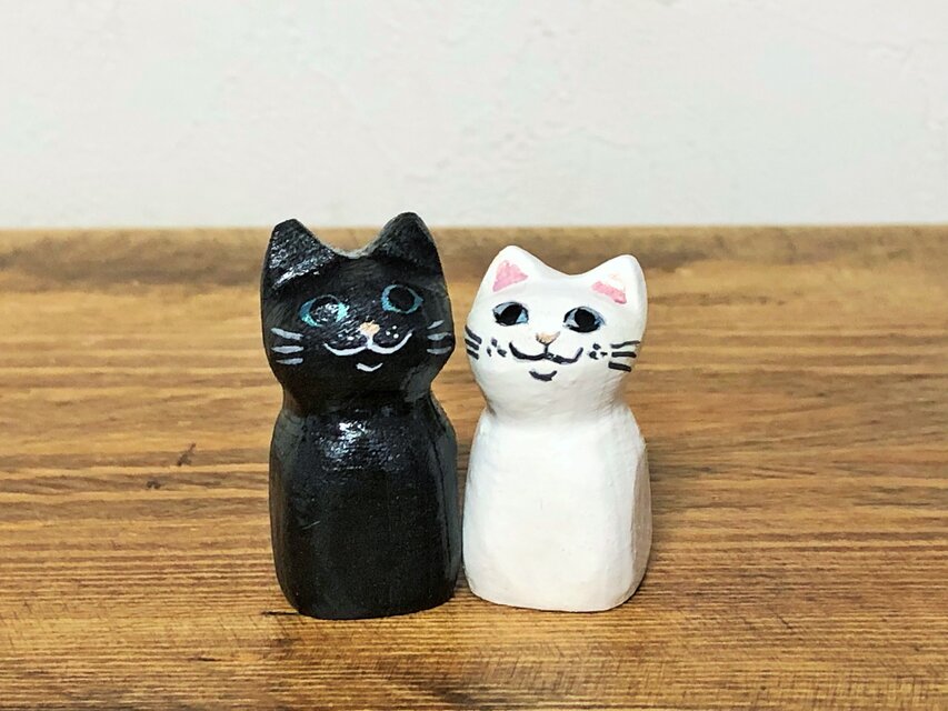 木彫り猫 小さな黒猫 | iichi 日々の暮らしを心地よくするハンドメイド