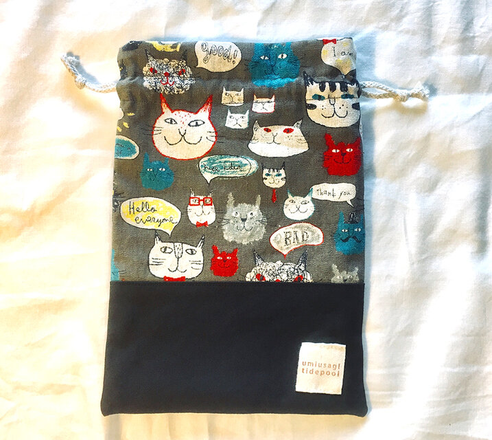 巾着袋にゃんこいっぱい柄　裏生地付き　マチなし