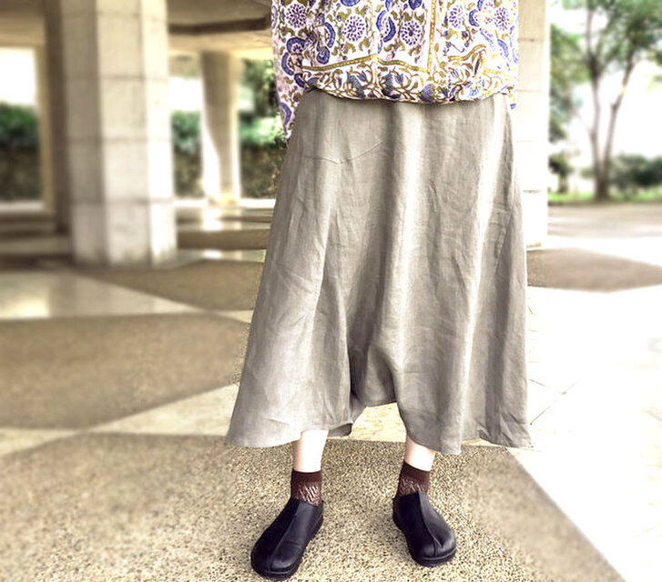 再3！柔らかソフトリネンで仕立てたお洒落なサルエルパンツ、薄カーキ
