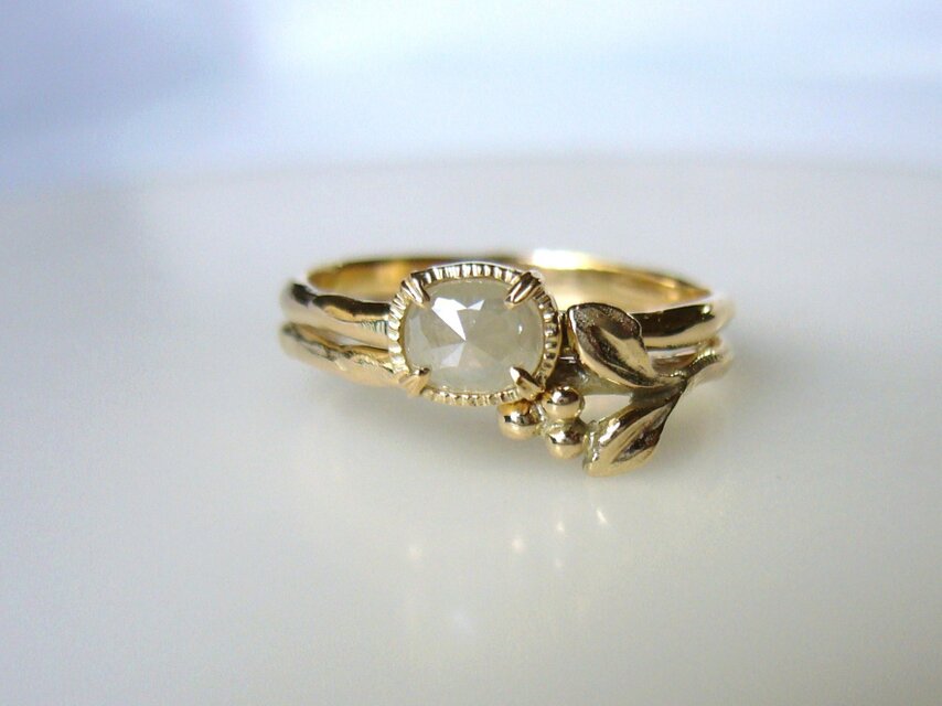 ナチュラルダイヤモンドのK14の指輪(ミルキーホワイトグレー) | iichi