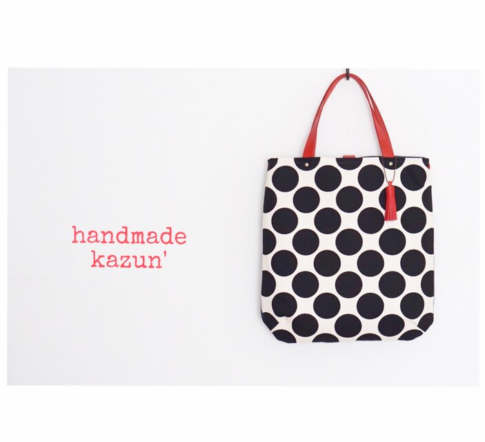 一点もの！ドットと帆布無地で２面楽しめるフラットトートバッグ・本柄持ち手