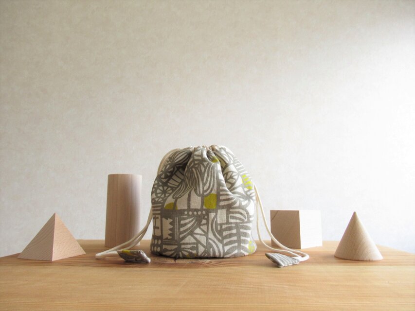 コロンとした小物入れ　いろいろなもよう、ベージュ　（大きいサイズ）［残り１点］