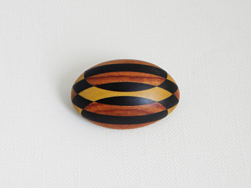 ブローチ -シマコクタン･パーロッサ･アマレロ楕円-