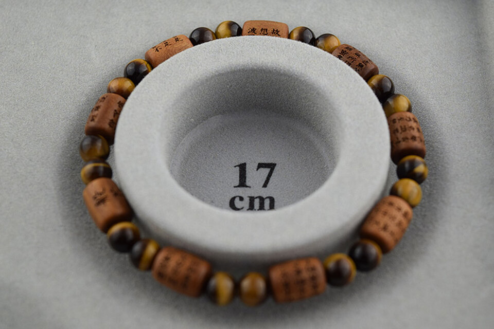 白檀手彫り目入り彫物 腕輪 インド白檀 般若心経彫入り 虎目石 ブレスレット 数珠 念珠