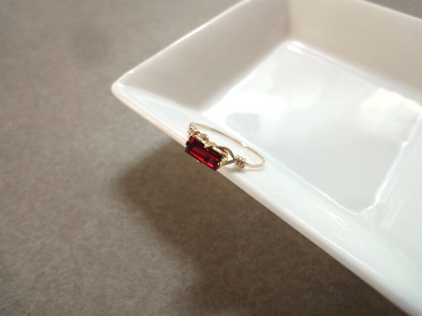 ハンドワークワイヤーリング ■ クリスタルガラス ■ シャム