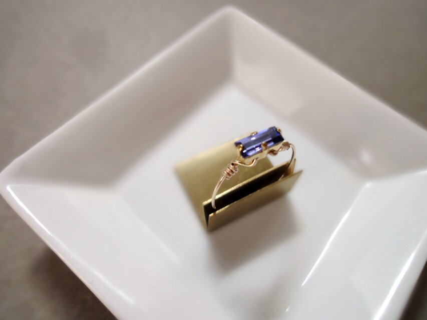 ハンドワークワイヤーリング ■ クリスタルガラス ■ タンザナイト