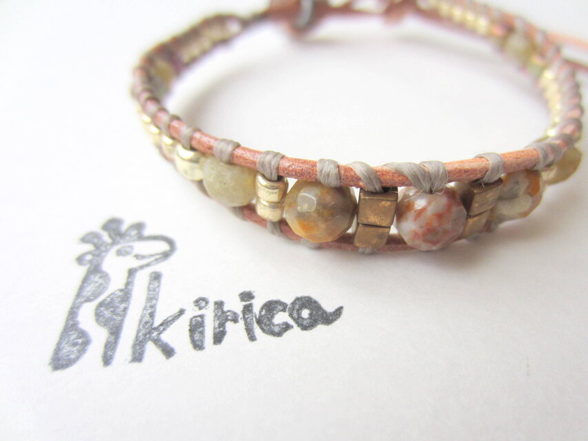 ラブラドライトとナチュラル革紐のブレスレット(1点限定）