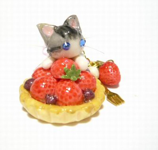 にゃんこのしっぽ○いちごタルトのストラップ○猫○ミニチュア