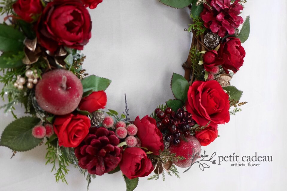 クリスマス 赤いバラの冬のリース | iichi 日々の暮らしを心地よくする
