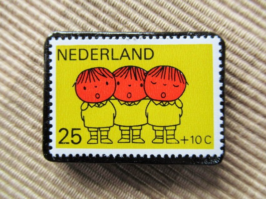 オランダ　童話切手ブローチ5525