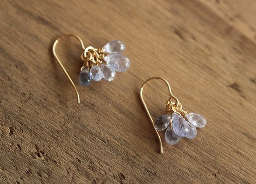 セイロンサファイア＜AAA＞の小花ピアス（K14GF）