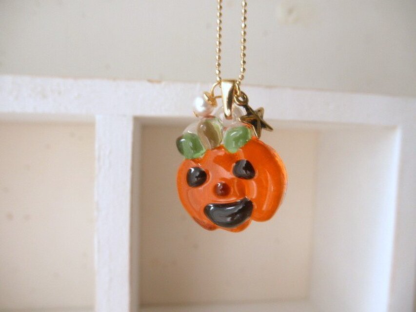＊T様ご予約品＊ガラスのハロウィン・ネックレス☆パンプキン