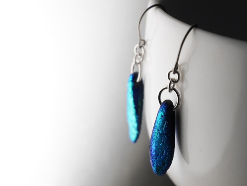 チェコ・ダガーの一粒ピアス　モルフォ