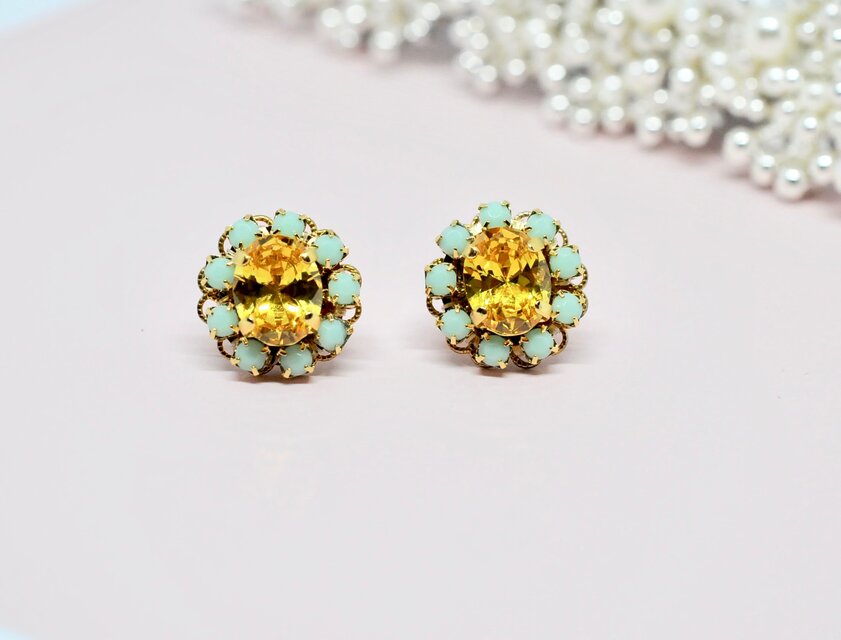 A級ジルコニア フラワーピアス　レトロイエロー