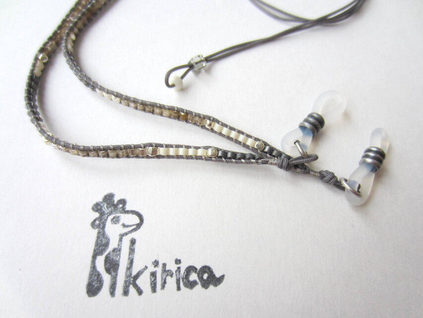 デリカビーズの細いグラスコード(ガンメタホワイト）