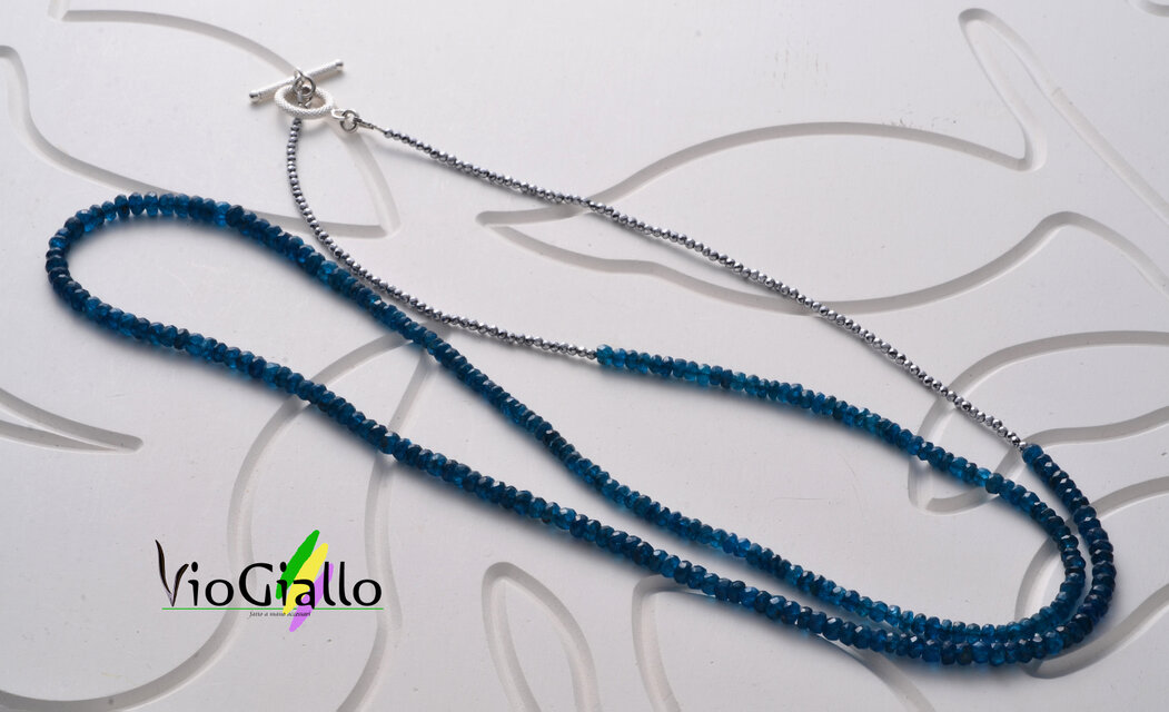 ネオンブルーアパタイトとヘマタイトのロングネックレス