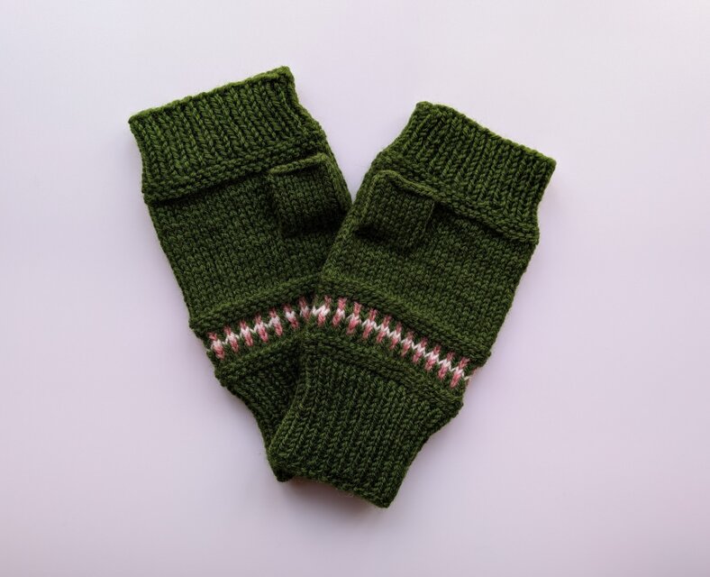 ハンドウォーマー  編み込みライン  草色