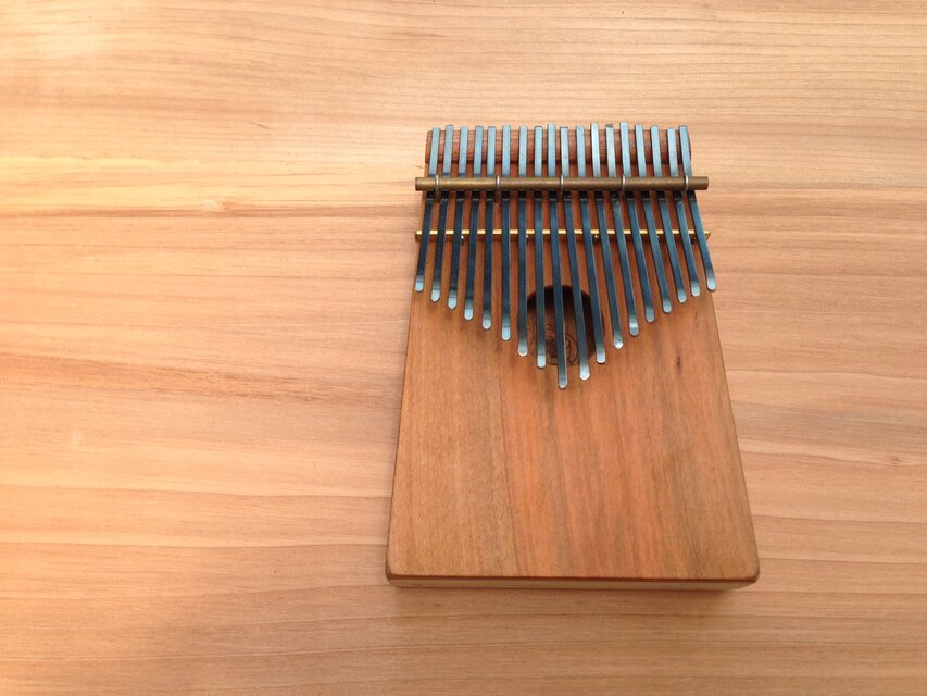 カリンバ（中）サクラ18keys