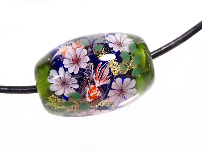 桜と金魚のとんぼ玉（ガラス玉）金箔入り