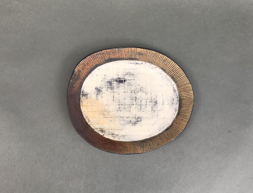 化粧掻き落とし文様　皿95