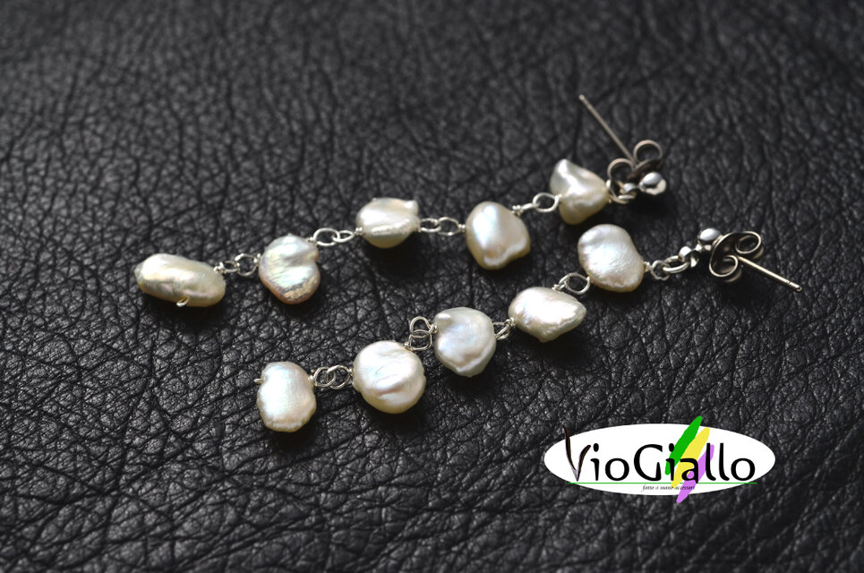 淡水ケシパール(ホワイト・ クレオ形)の五連ピアス(SV925)﻿