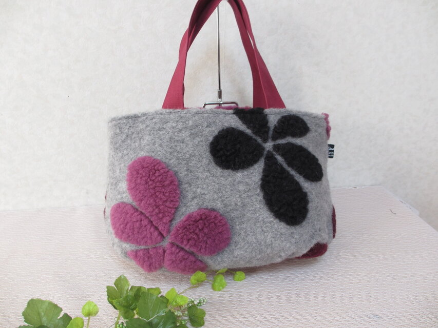 ボア・ジャガードの花柄トート（イタリア製）