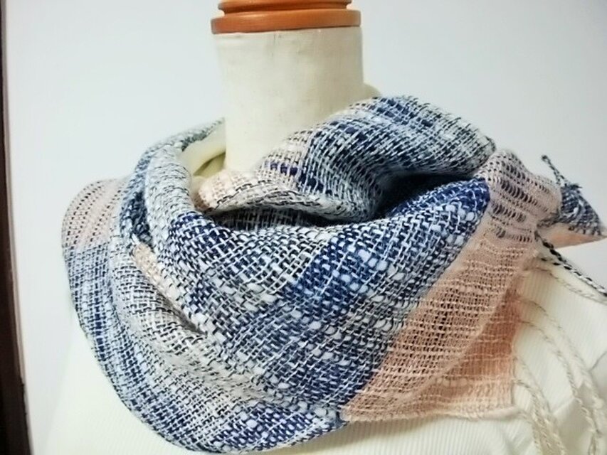 手織りストール(藍×格子）