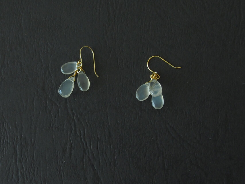 月長石の耳飾り