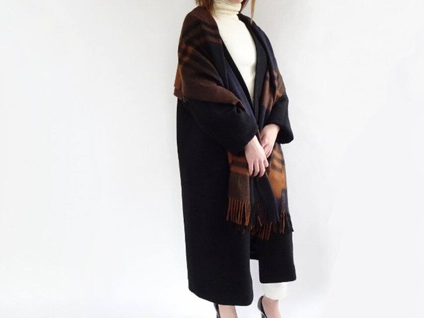 縮絨上品Vカラー総裏ロングコート〈ブラック〉