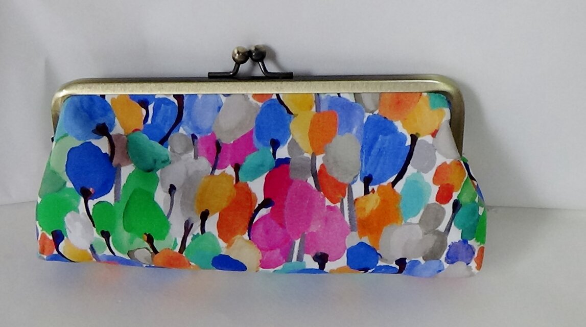 リバティ２０２０年春夏柄　チューリップフィールズ　 がま口ペンケース