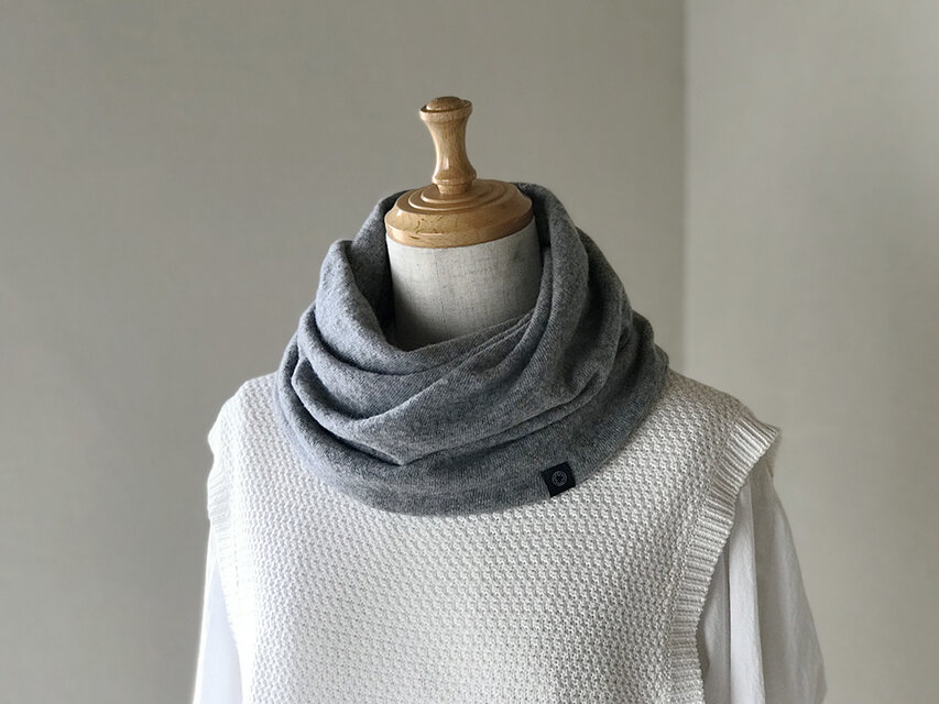 温度を纏う 純カシミヤのふわふわねじりスヌード Gray | iichi 日々の