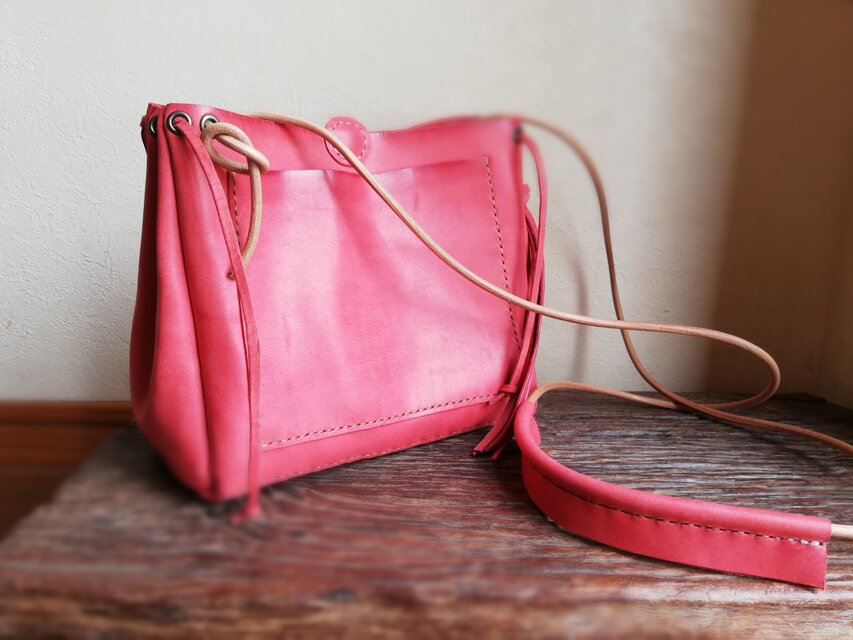 大人の虫かごショルダー　オイルヌメ　チェリーレッド