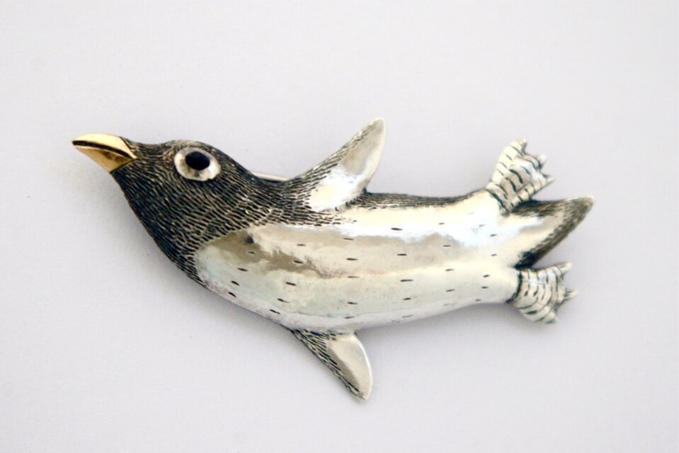 ペンギンのブローチ