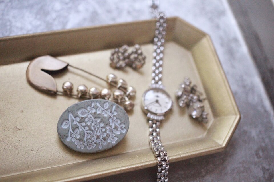 : : : 陶土の草花ブローチ : : : 186