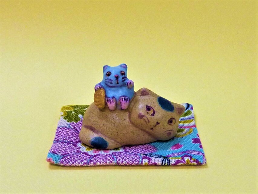 ねずこに小判（座り）