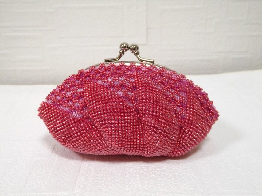 再販ビーズ幾何柄編み込みがま口