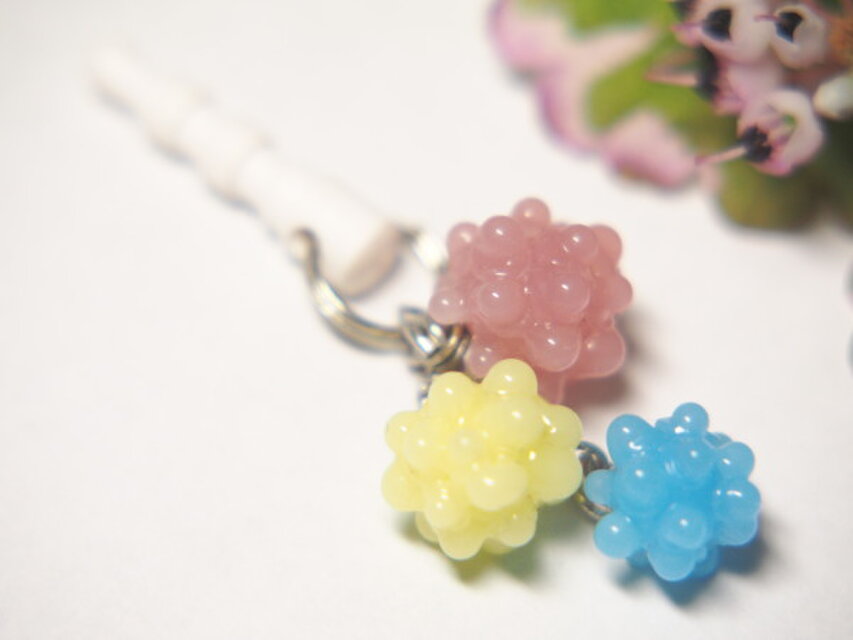 こんぺいとう３粒　イヤホンピアス　マカロンカラー