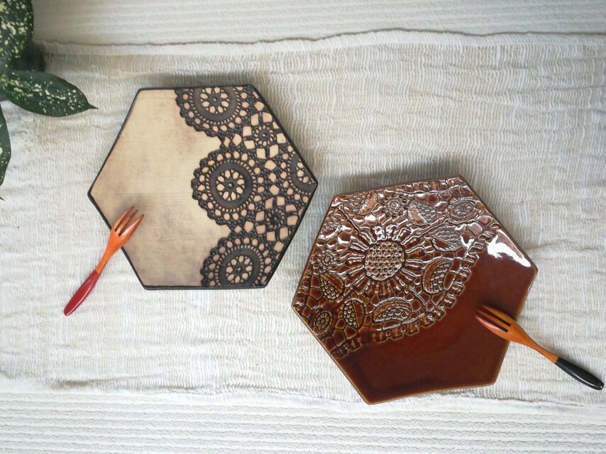 レース柄六角皿（マットブラック）