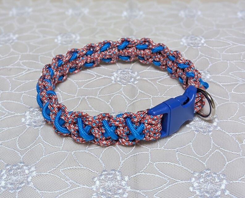 パラコード首輪 小型犬用 バックル首輪 (内径27cm) | iichi 日々の