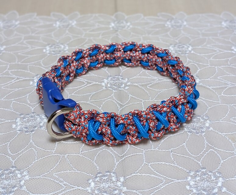 パラコード首輪 小型犬用 バックル首輪 (内径27cm) | iichi 日々の