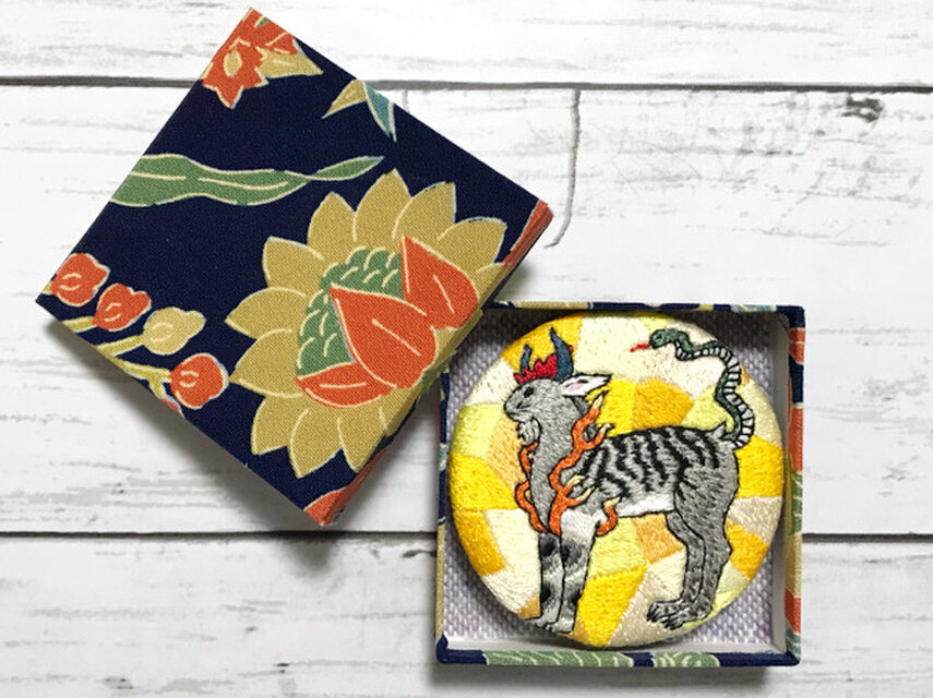 手刺繍浮世絵ブローチ＊歌川芳虎「家内安全ヲ守十二支之図」より